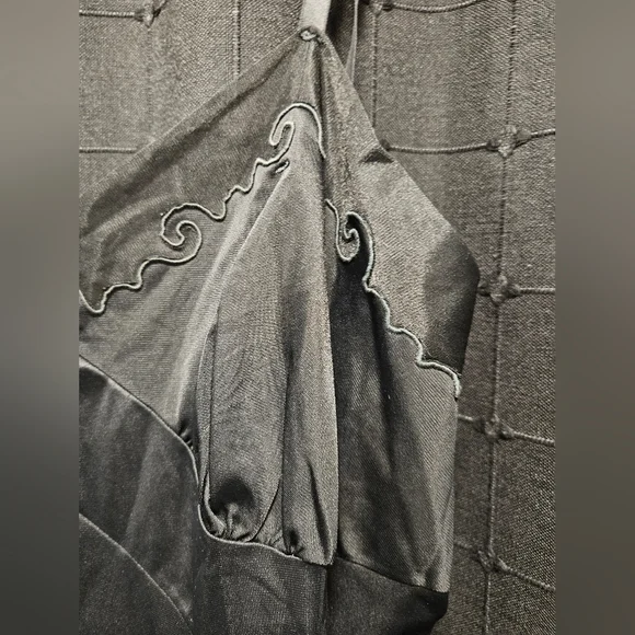 Vintage Yolande Black Nylon Embroidered Slip Dress / Nightie - Size 40 (Large) - Picture 5 of 10